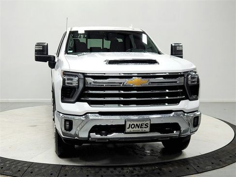 Used 2025 Chevrolet Silverado 2500 LTZ w/ LTZ Premium Package image 2
