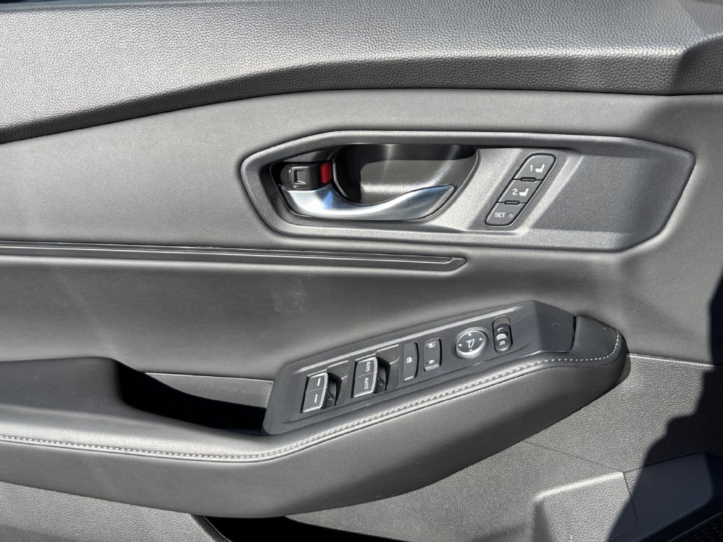 Used 2025 Honda Accord Sport image 23