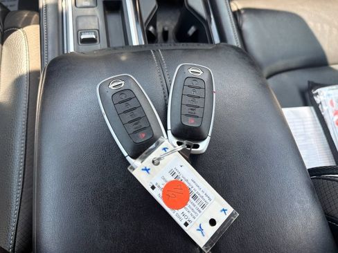 Used 2025 Nissan Pathfinder SL w/ SL Premium Package FWD image 31