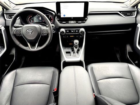 Used 2024 Toyota RAV4 XLE Premium image 28