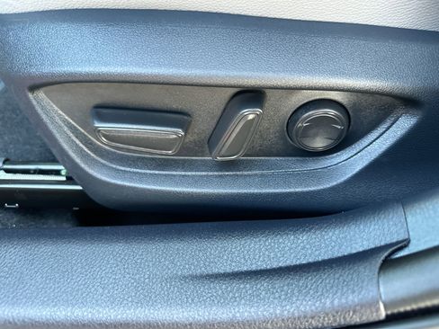 Used 2025 Toyota Camry SE image 12