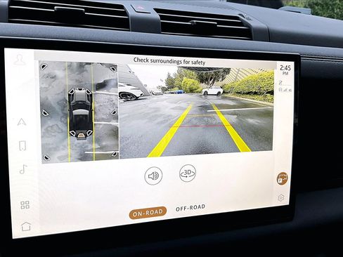 Used 2025 Land Rover Defender 90 X-Dynamic SE image 24