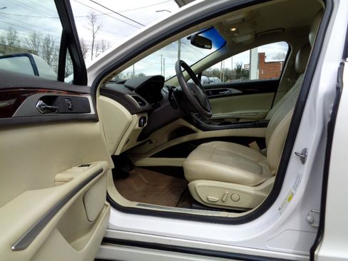 Used 2013 Lincoln MKZ image 15