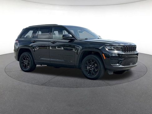 Certified 2025 Jeep Grand Cherokee Altitude AWD/4WD image 8