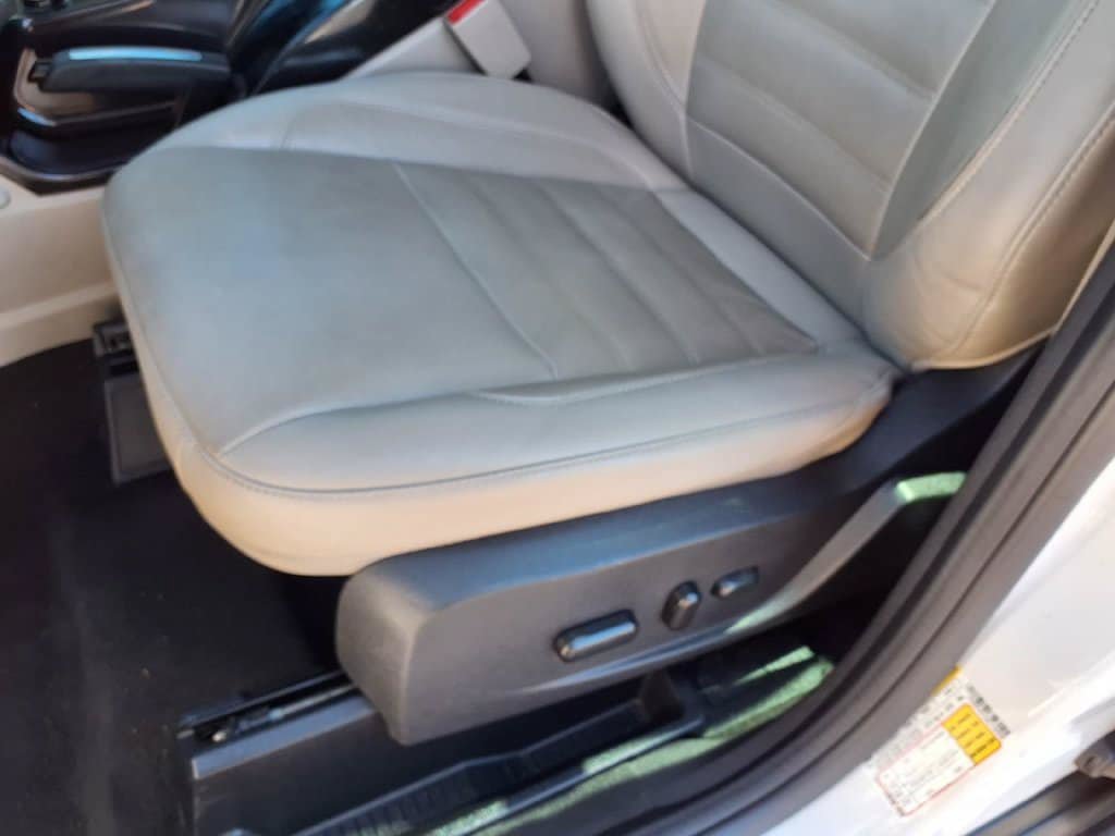 Used 2017 Ford C-MAX Titanium FWD image 25