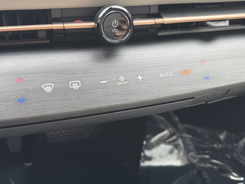 Used 2023 Nissan Ariya FWD image 19
