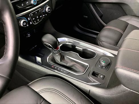 Used 2023 Chevrolet Traverse RS FWD image 16
