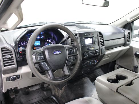Used 2020 Ford F250 XL AWD/4WD image 2