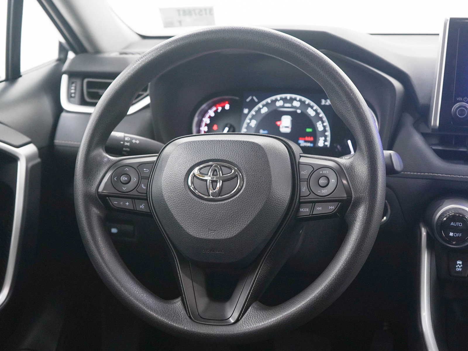 Used 2024 Toyota RAV4 XLE AWD/4WD image 16