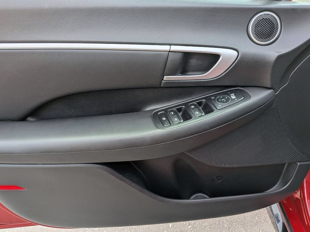 Used 2025 Hyundai Sonata SEL FWD image 11