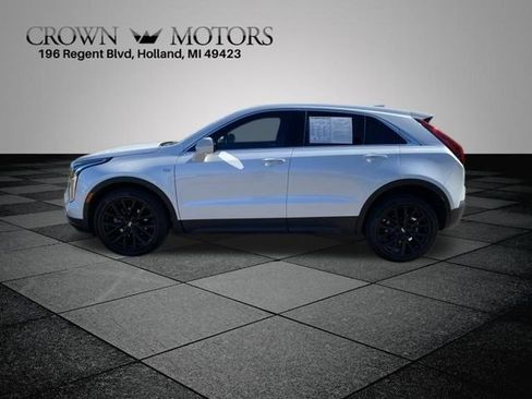 Used 2022 Cadillac XT4 Luxury w/ Cold Weather Package AWD/4WD image 7