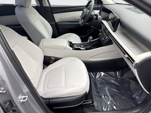 Used 2025 Hyundai Tucson SE image 16