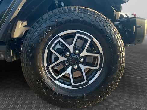 New 2025 Jeep Gladiator Rubicon AWD/4WD image 23