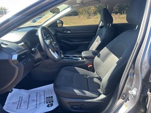 Used 2024 Nissan Altima 2.5 SV image 11