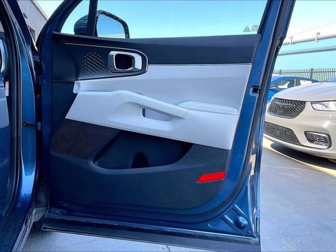 Used 2025 Kia Sorento EX image 24