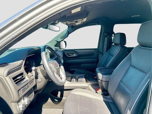 Used 2024 GMC Yukon SLT w/ SLT Luxury Package RWD image 11