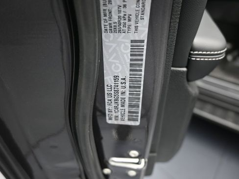 Used 2025 Jeep Grand Cherokee L Limited w/ Black Appearance Package image 17