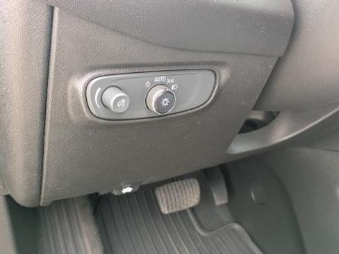 Used 2022 Chevrolet Equinox LT AWD/4WD image 9