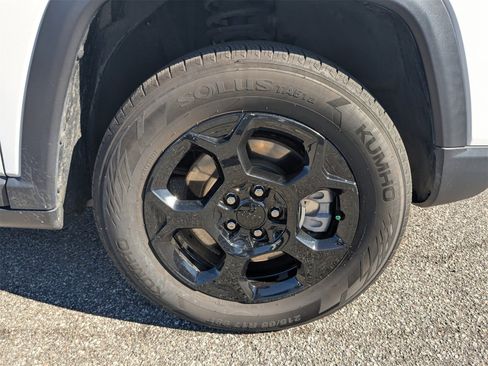 Used 2024 Jeep Compass Trailhawk image 11