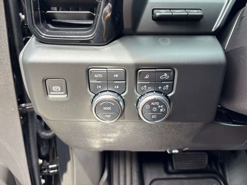 Used 2024 GMC Sierra 1500 AT4 w/ Technology Package AWD/4WD image 21