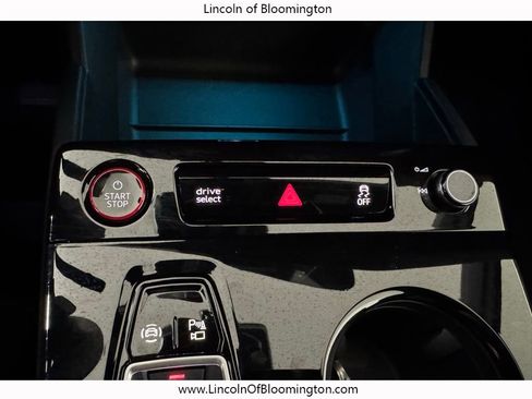 Used 2025 Audi SQ6 e-tron Prestige w/ 21" Black Optic Wheel Package image 60