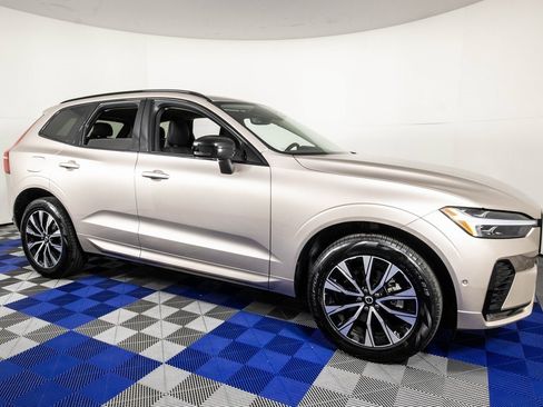 Used 2025 Volvo XC60 B5 Plus image 3