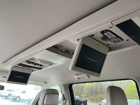 Used 2012 Chrysler Town & Country Limited FWD image 26