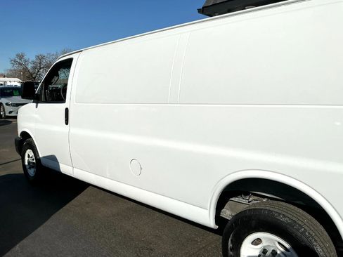 Used 2017 GMC Savana 2500 Extended image 26