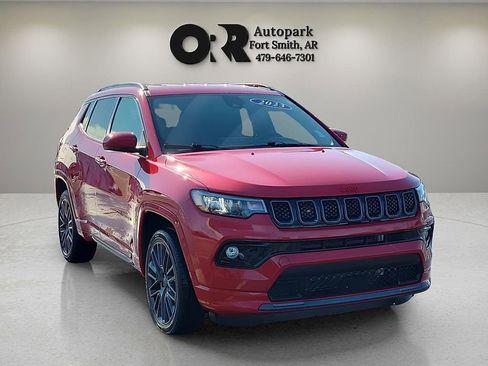 Used 2023 Jeep Compass Limited image 1