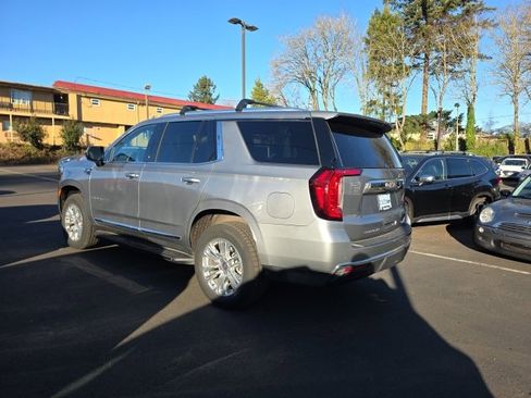 Used 2023 GMC Yukon SLT image 7