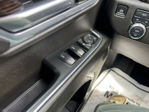 Used 2024 GMC Sierra 1500 SLE image 11