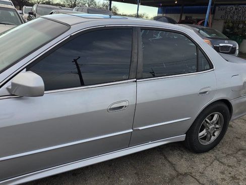 Used 2001 Honda Accord EX image 2