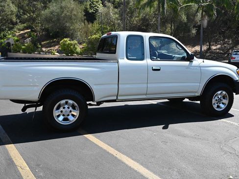 Used 1998 Toyota Tacoma 4x4 Xtracab V6 w/ Convenience Pkg image 10