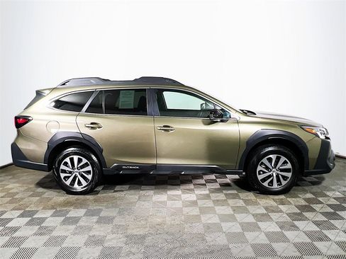 Used 2025 Subaru Outback Premium image 9