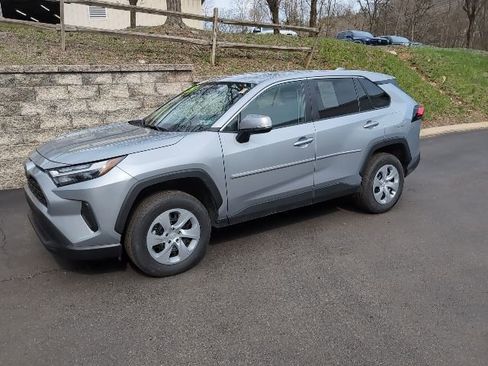 Used 2025 Toyota RAV4 LE image 5