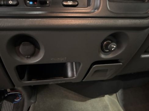 Used 2005 Chevrolet Silverado 2500 LS w/ Heavy-Duty Power Package image 31