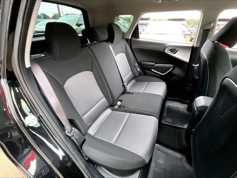 Used 2024 Kia Soul LX w/ Option Group 015 image 18