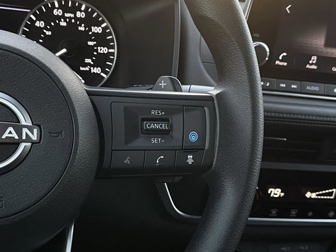 Used 2024 Nissan Rogue SV image 14