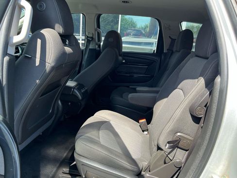 Used 2017 Chevrolet Traverse LT w/ Style and Technology Package FWD image 12