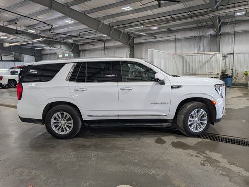 Used 2024 GMC Yukon SLT w/ SLT Luxury Package AWD/4WD image 2