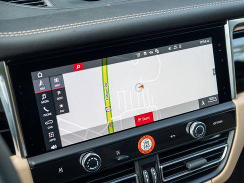 Used 2026 Porsche Macan image 30