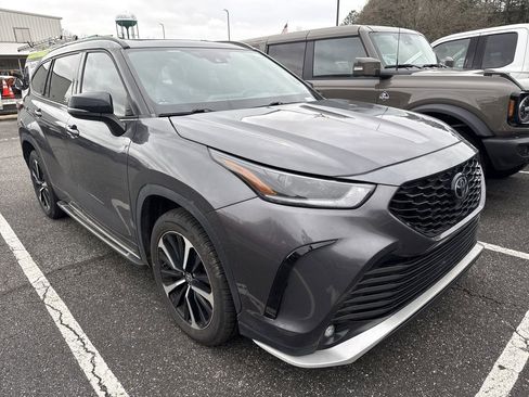 Used 2022 Toyota Highlander XSE image 17
