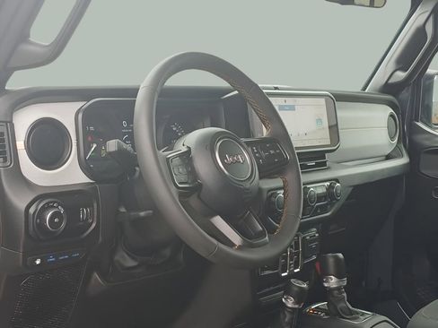 Used 2024 Jeep Wrangler Unlimited AWD/4WD image 12