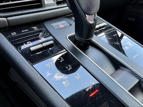 Used 2022 Porsche Macan AWD/4WD image 15