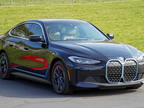 Used 2023 BMW i4 eDrive35 w/ Premium Package RWD image 2