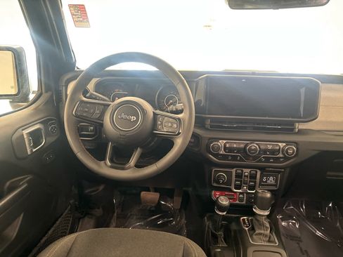 Used 2024 Jeep Wrangler Willys image 23