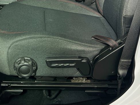 Used 2024 Jeep Wrangler Unlimited Rubicon image 15