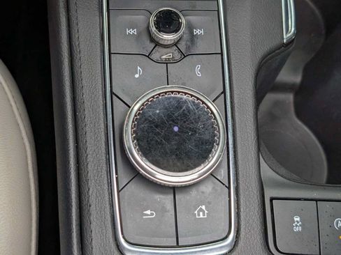 Used 2023 Cadillac XT4 Luxury w/ Cold Weather Package AWD/4WD image 28