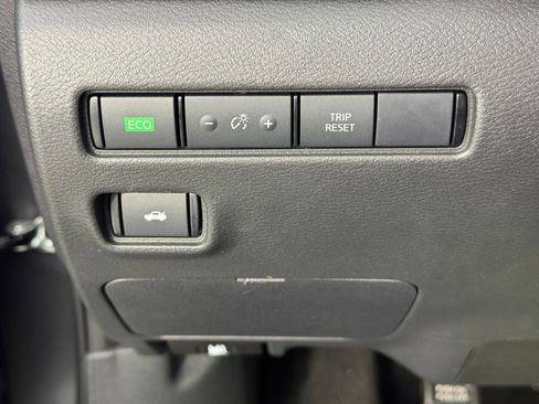 Used 2024 Nissan Sentra SV w/ SV Premium Package image 17