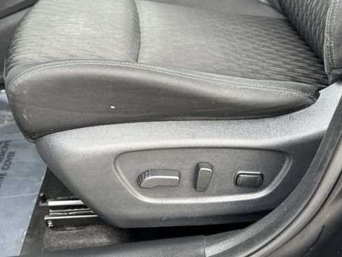 Used 2018 Nissan Rogue SV w/ Premium Package image 28